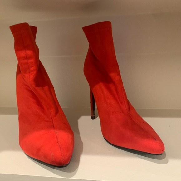 Red boots - Picture 2 of 6